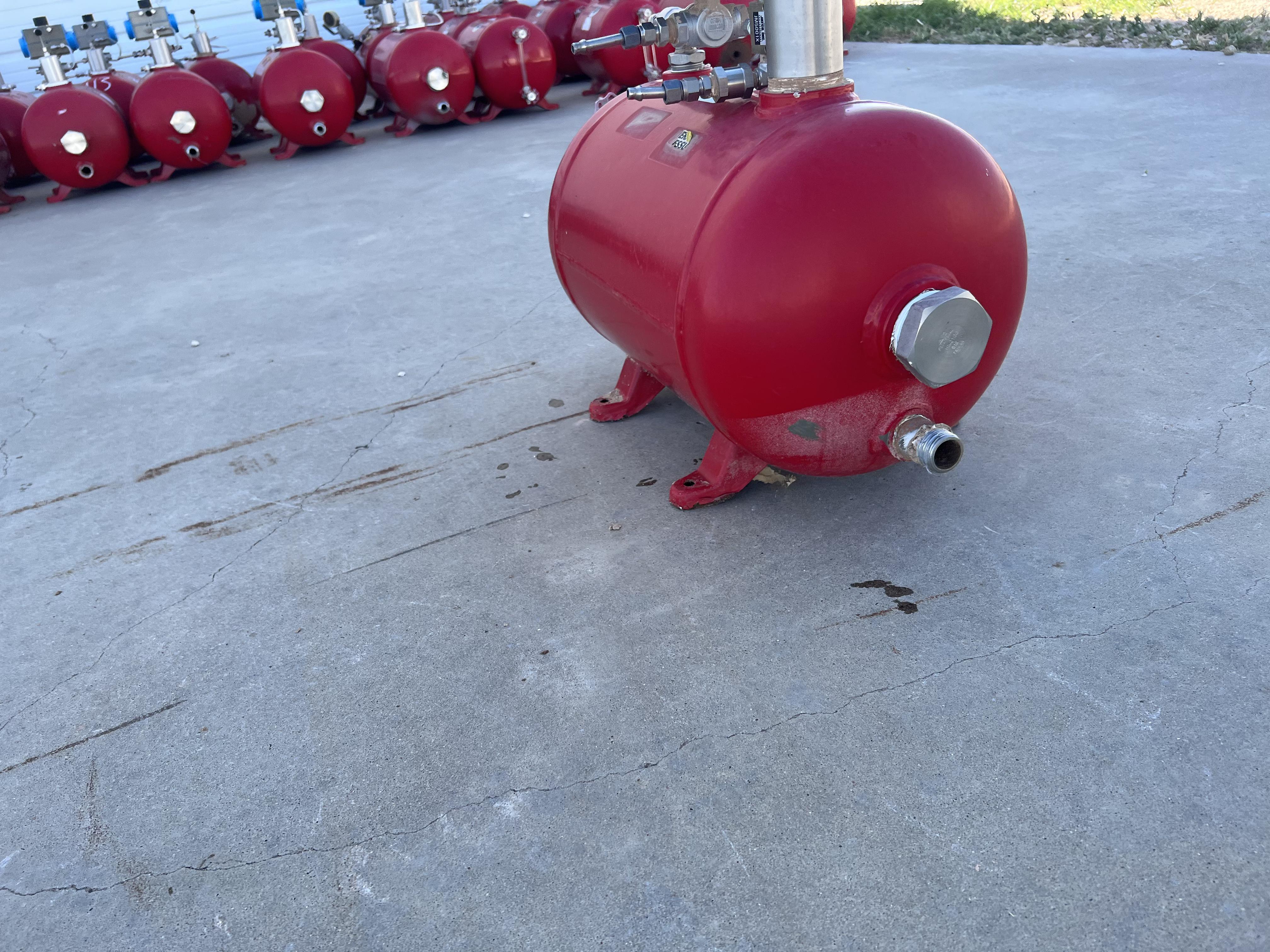 Used Blowcase, Horizontal, 8.9 gal, 200#