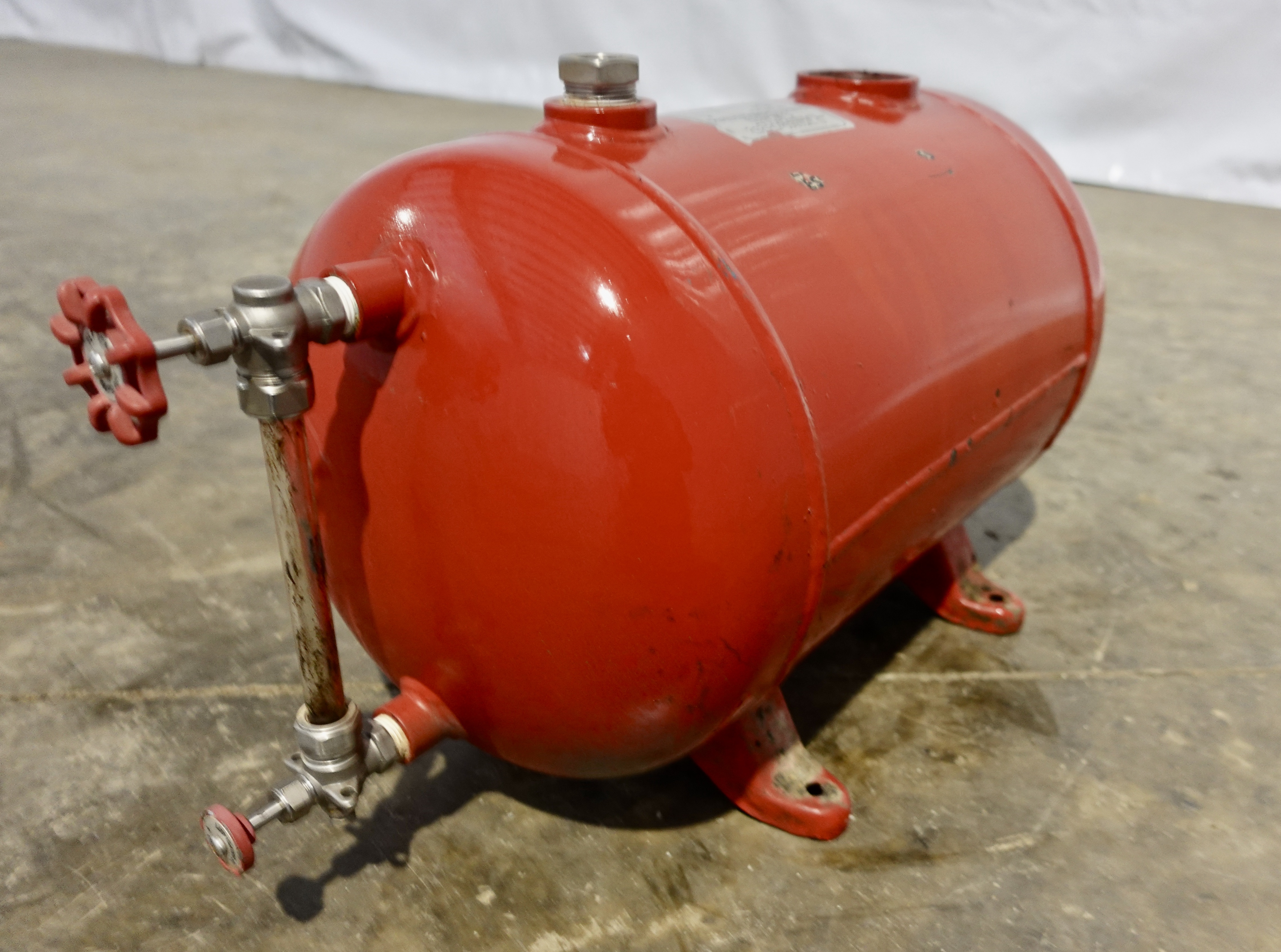 Used Blowcase, Horizontal, 8.9 gal, 200#