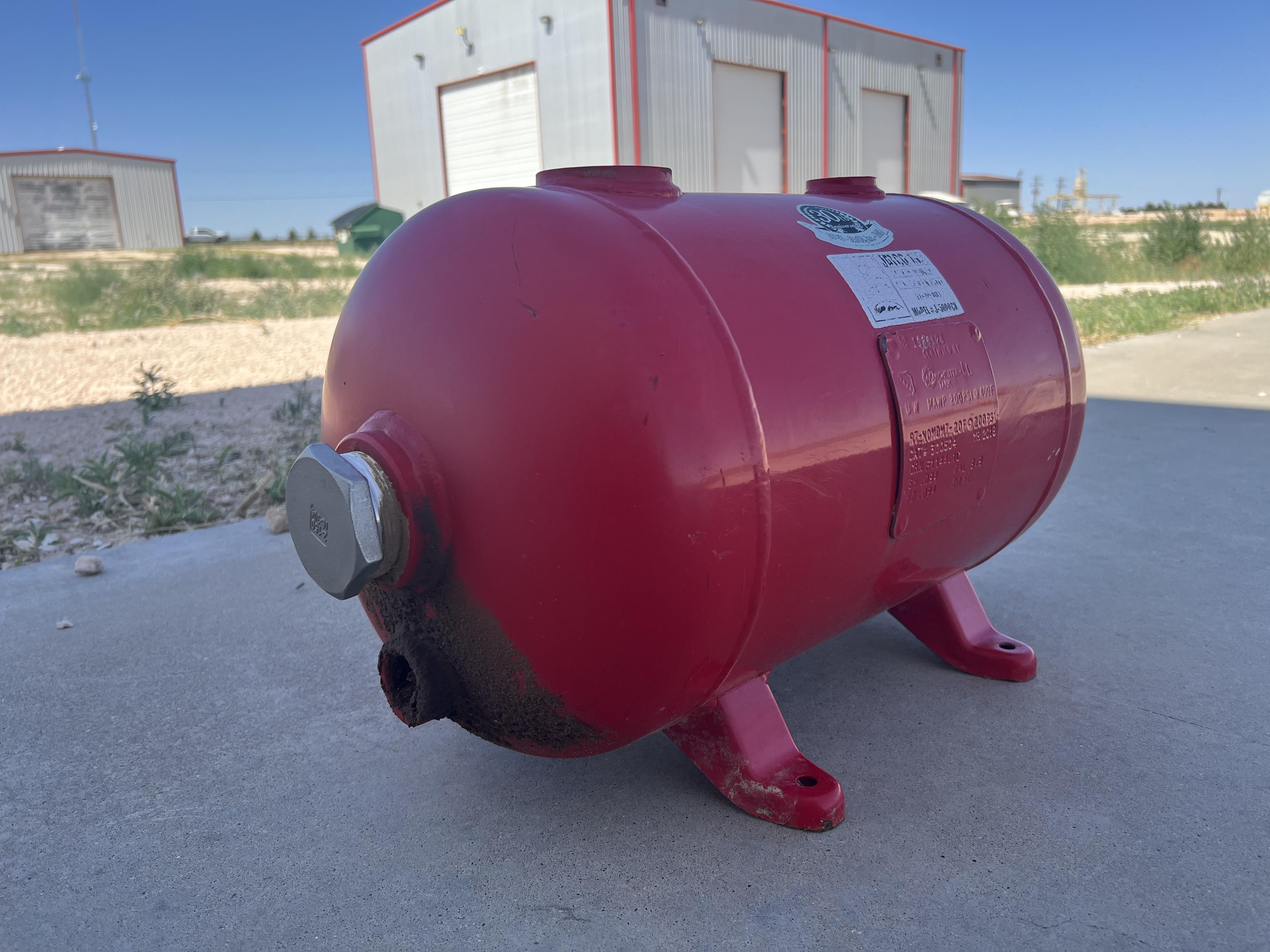 Used Blowcase, Horizontal, 8.9 gal, 200#