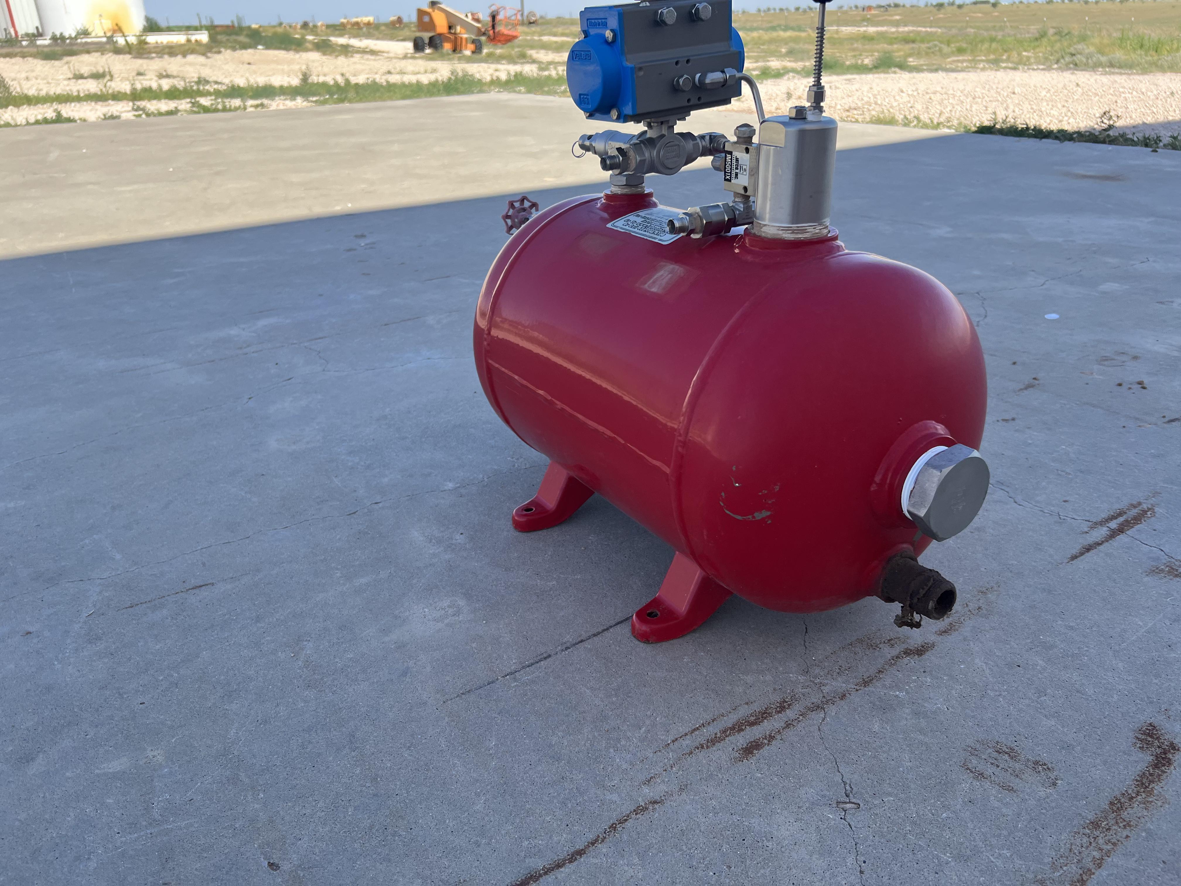 Used Blowcase, Horizontal, 8.9 gal, 200#
