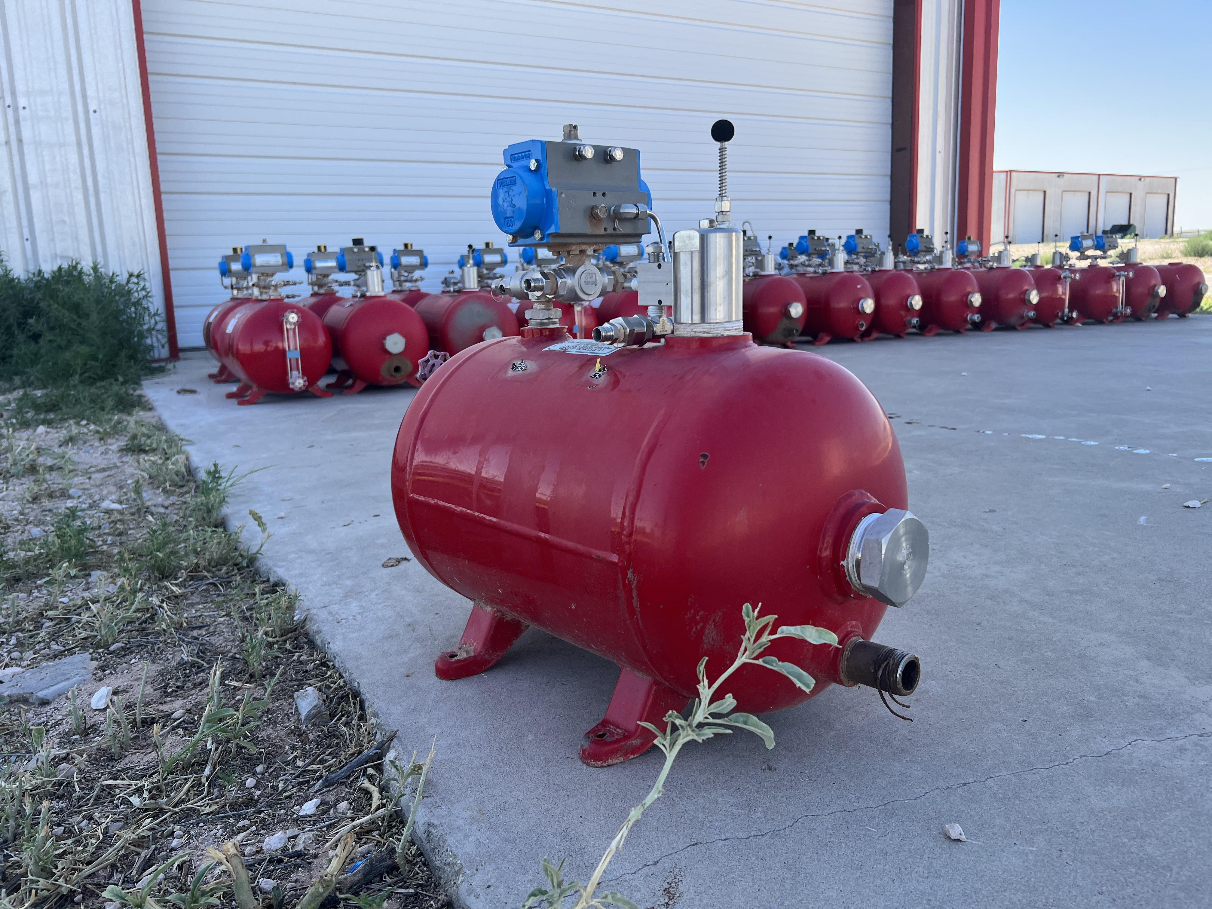 Used Blowcase, Horizontal, 8.9 gal, 200#