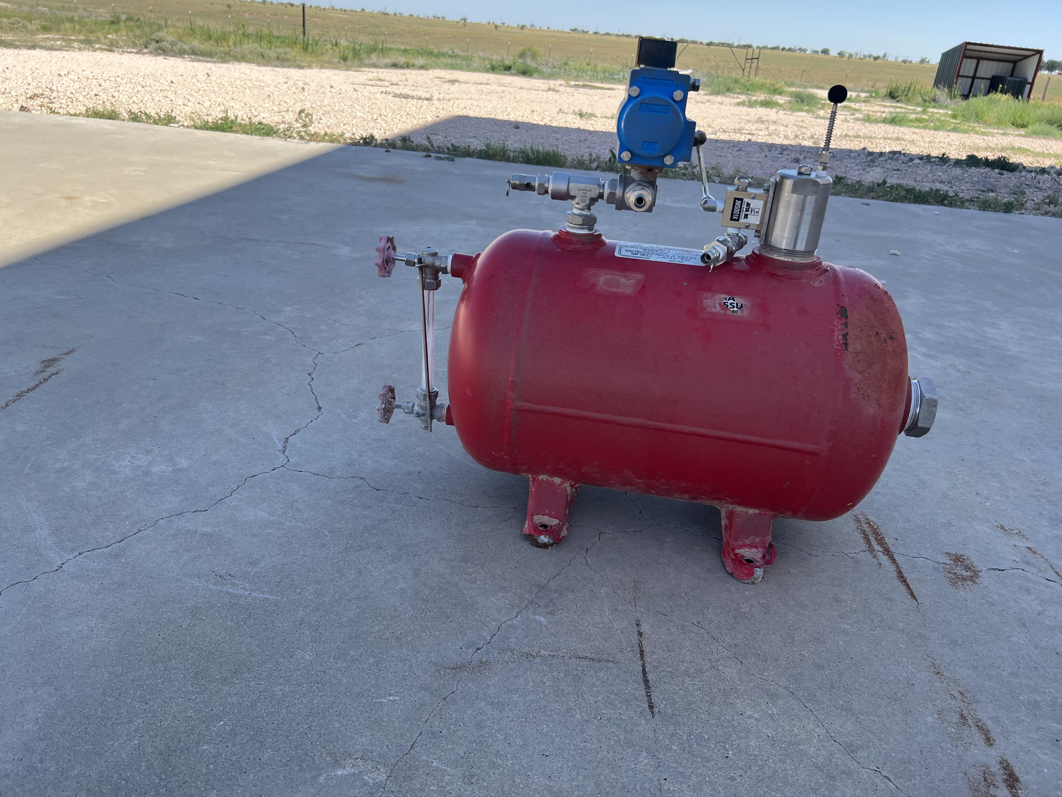 Used Blowcase, Horizontal, 8.9 gal, 200#