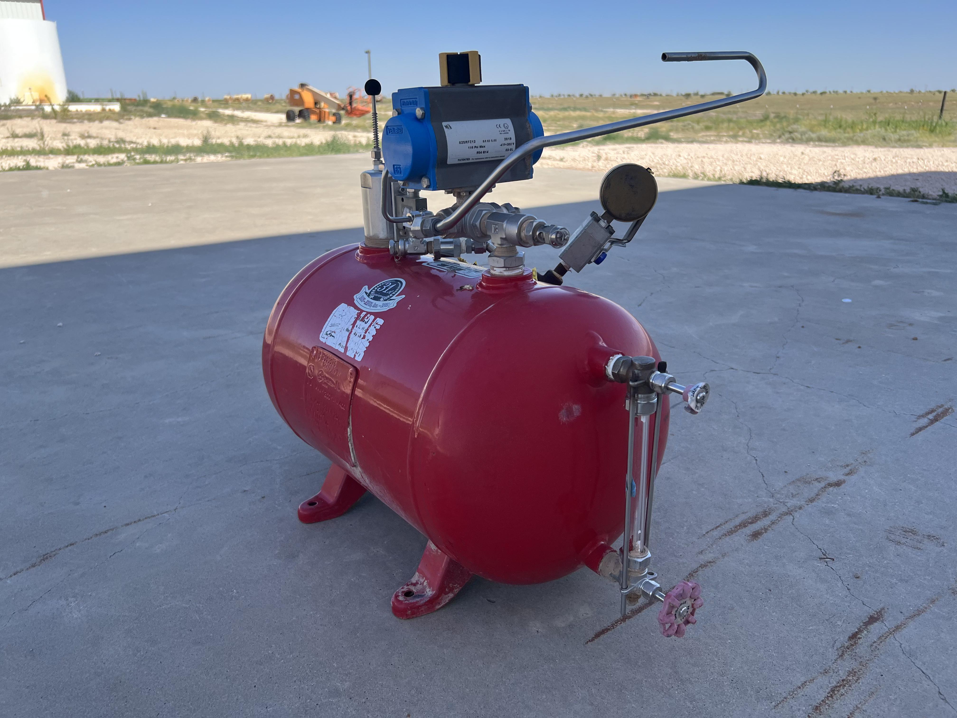 Used Blowcase, Horizontal, 8.9 gal, 200#