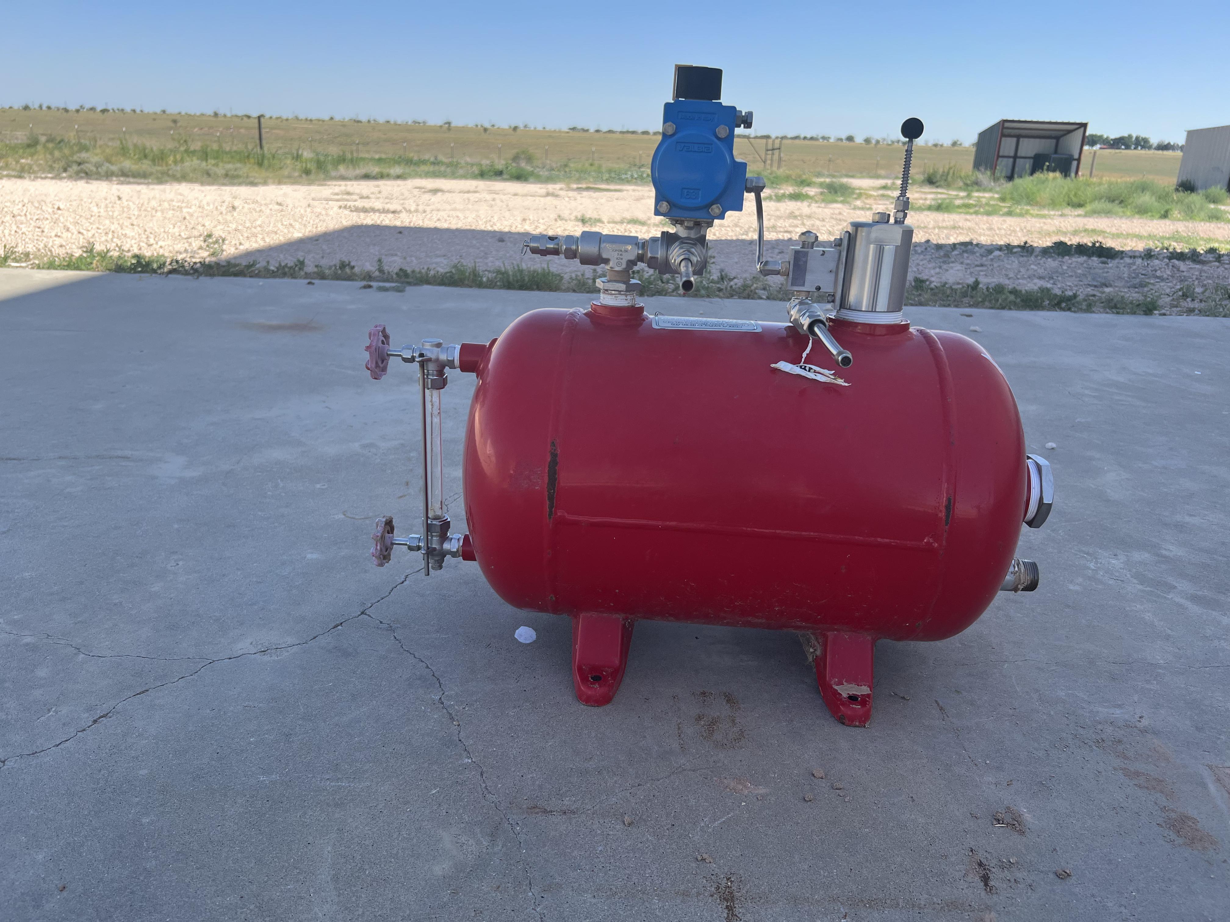 Used Blowcase, Horizontal, 8.9 gal, 200#