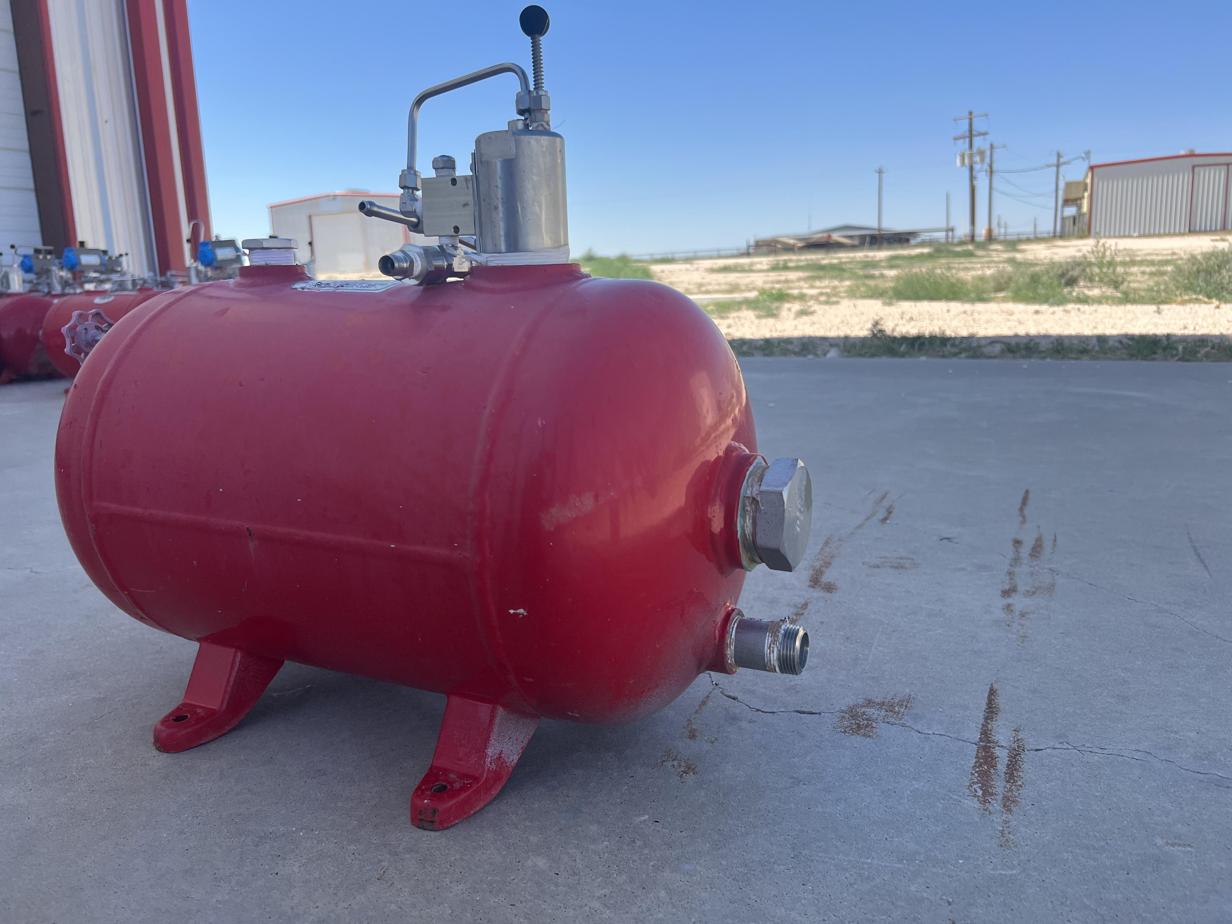 Used Blowcase, Horizontal, 8.9 gal, 200#