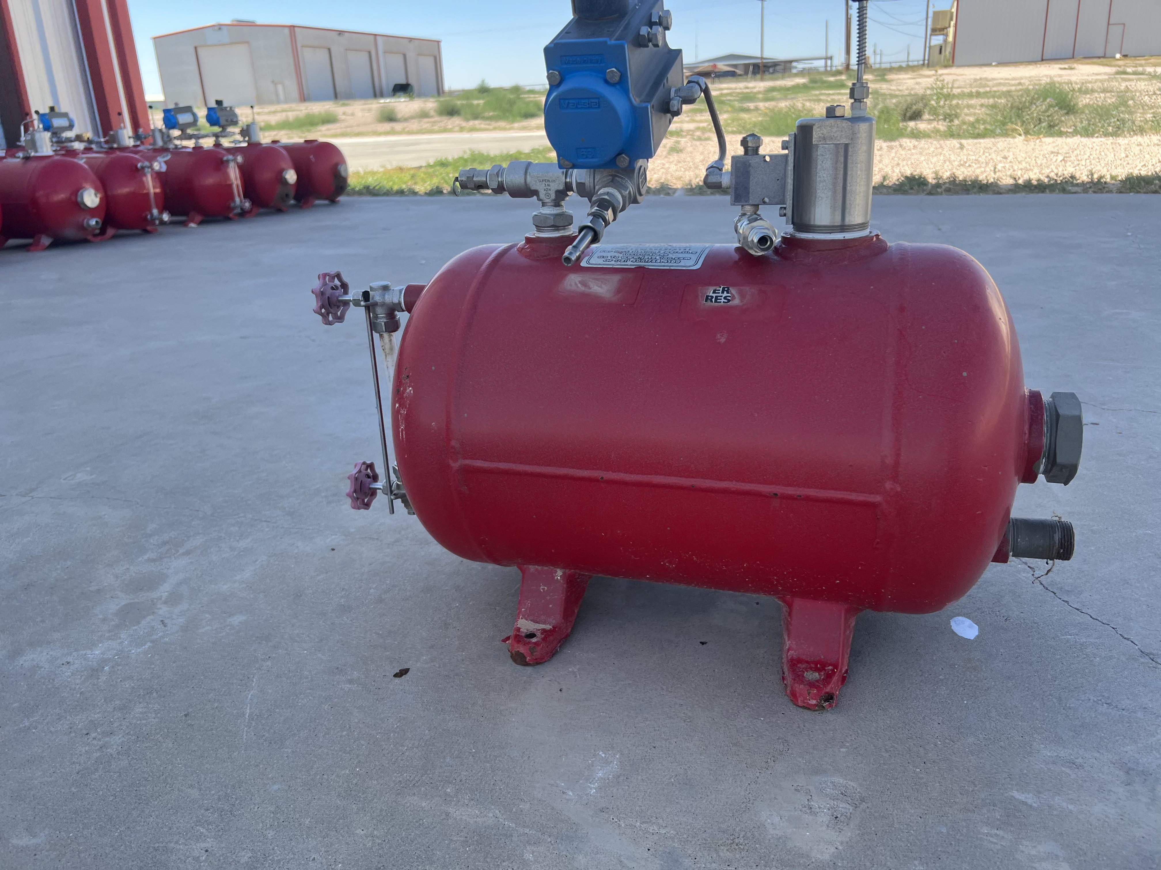 Used Blowcase, Horizontal, 8.9 gal, 200#