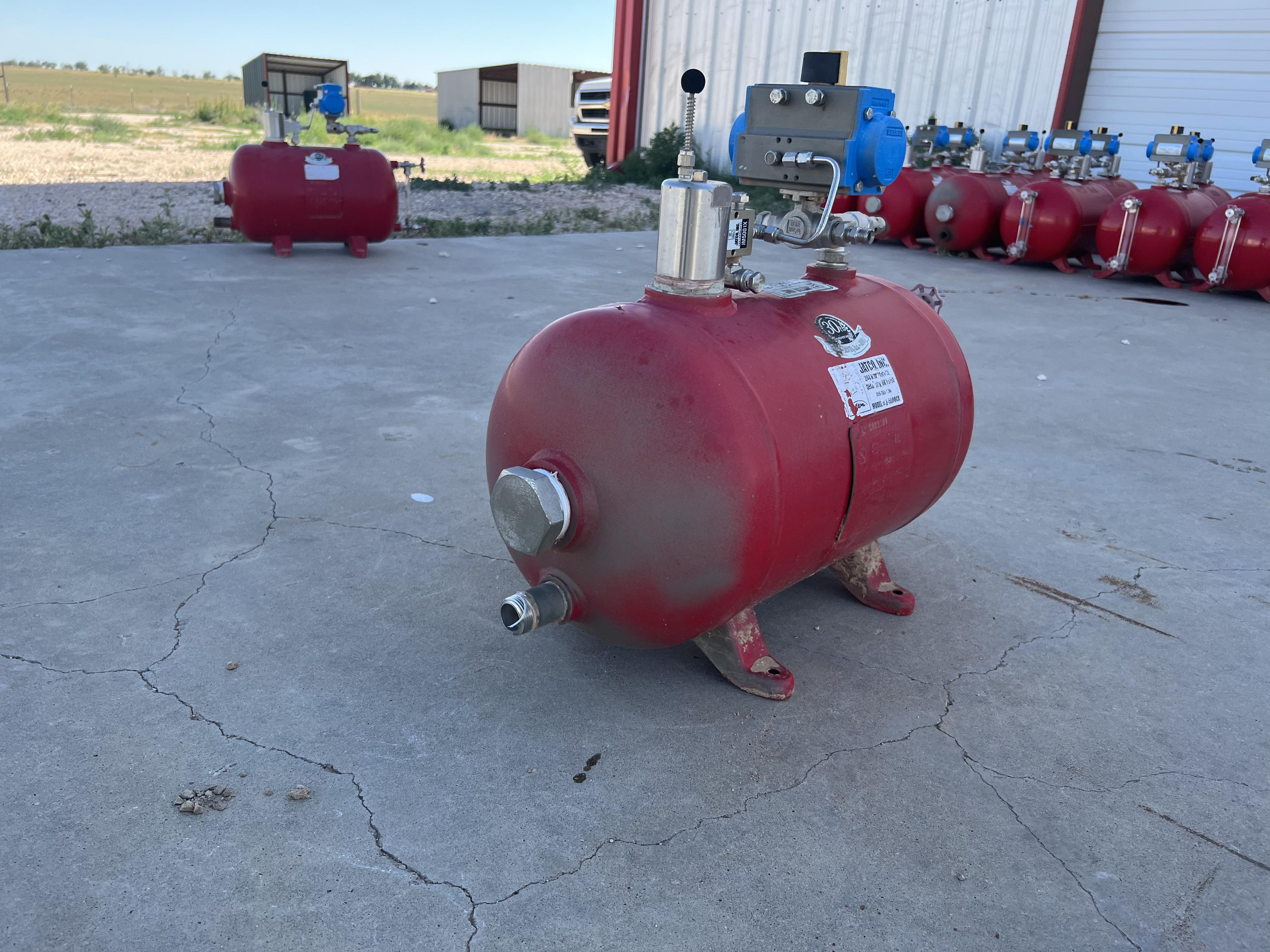 Used Blowcase, Horizontal, 8.9 gal, 200#