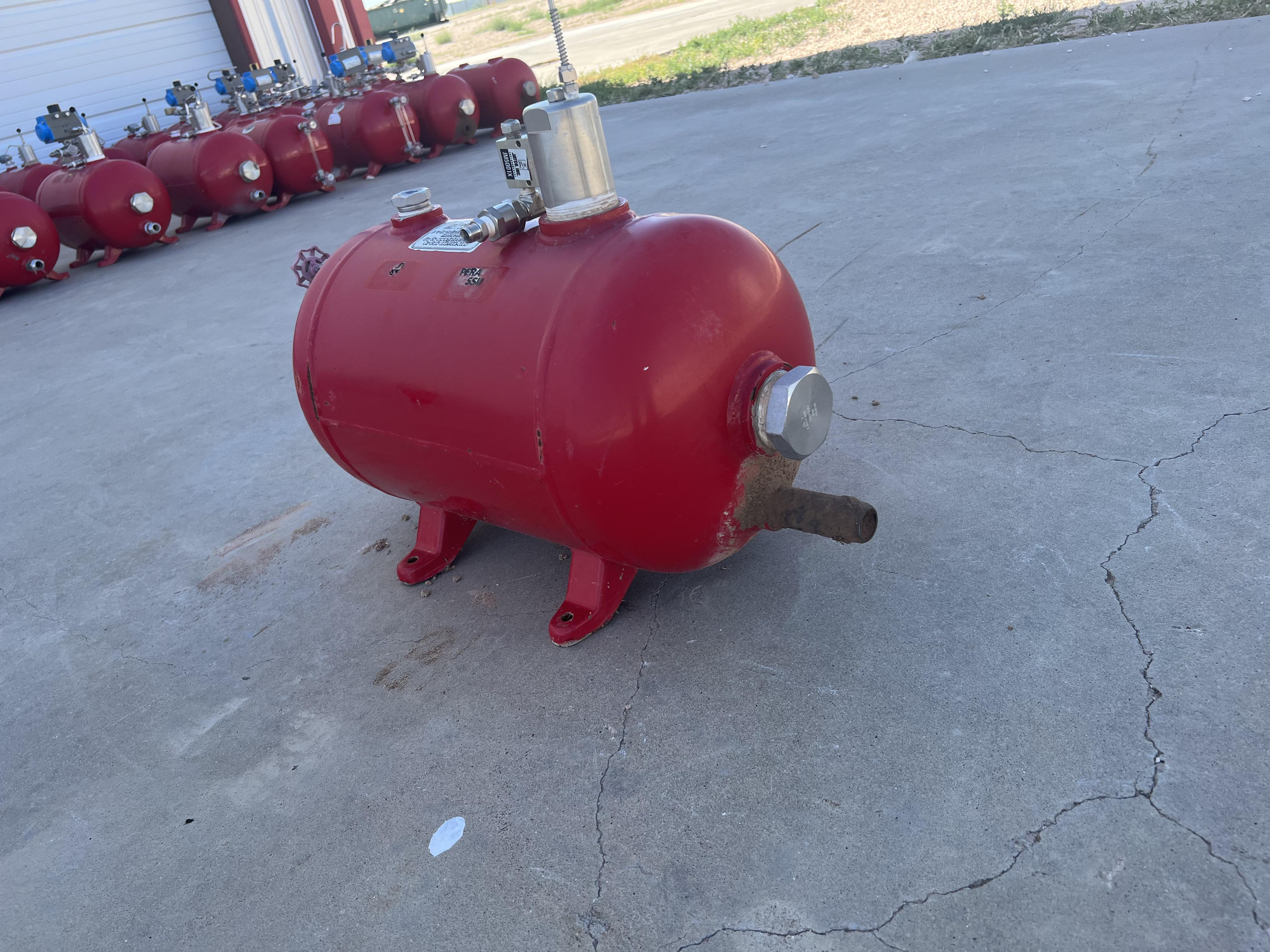 Used Blowcase, Horizontal, 8.9 gal, 200#