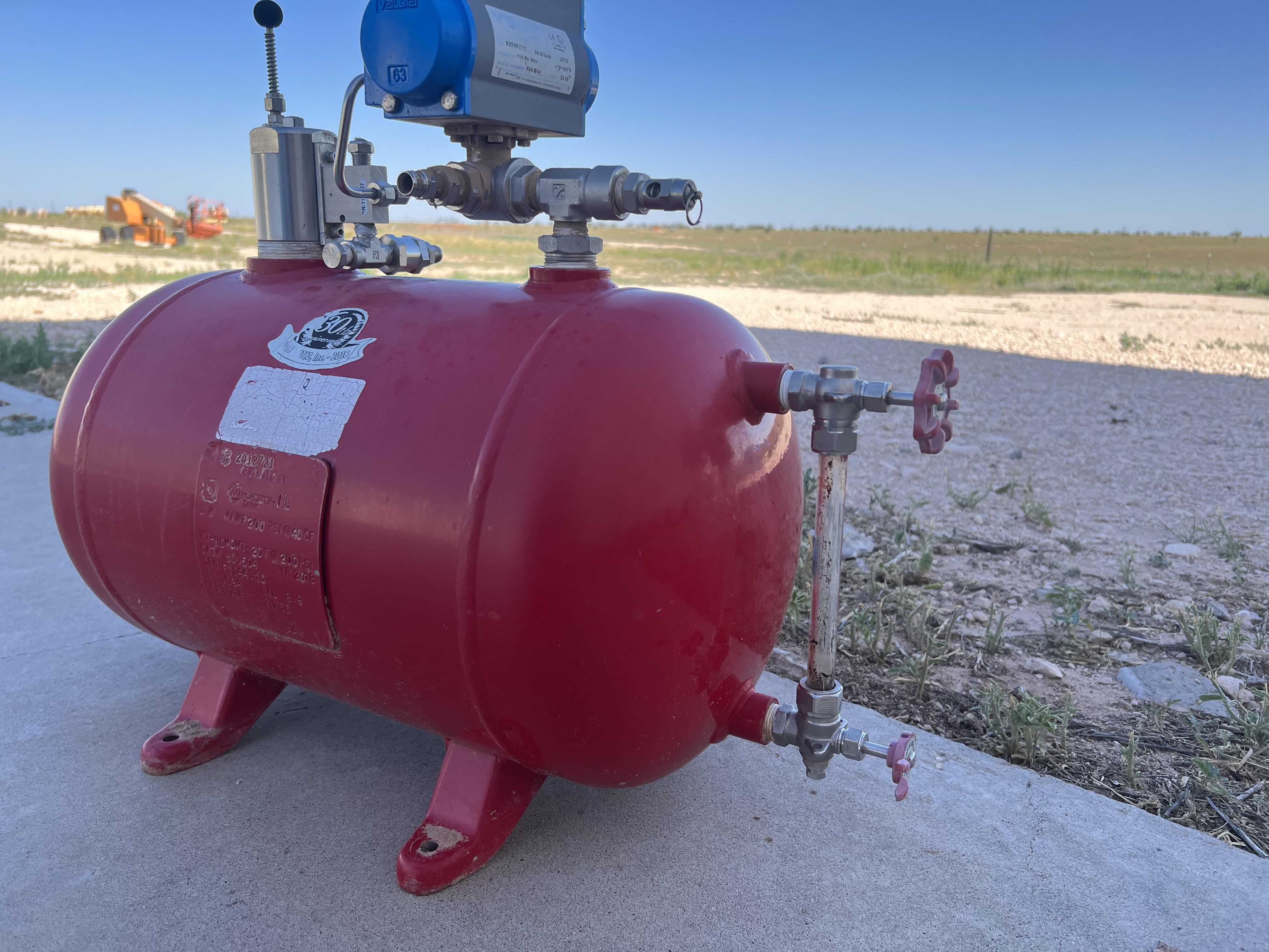 Used Blowcase, Horizontal, 8.9 gal, 200#