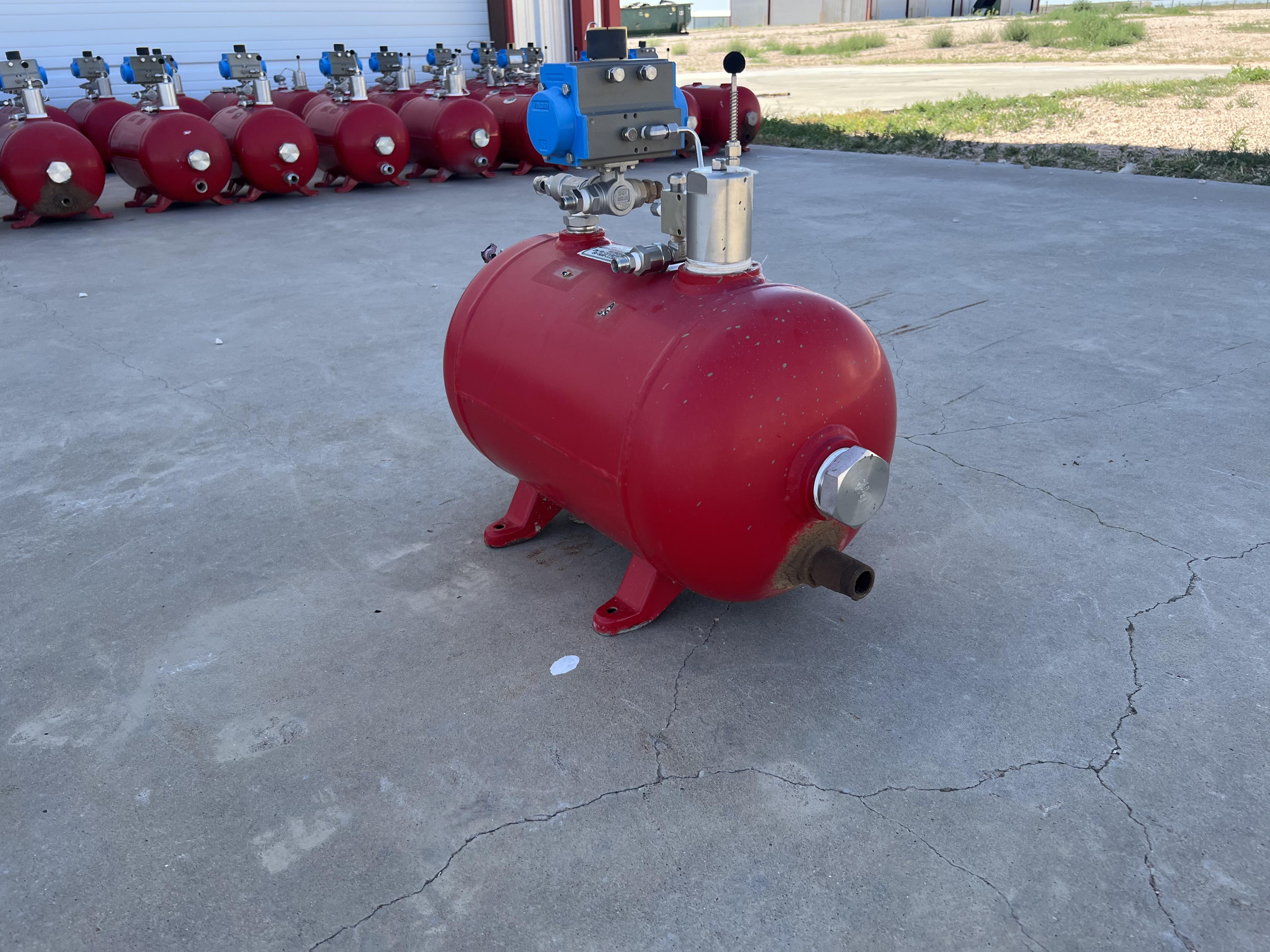 Used Blowcase, Horizontal, 8.9 gal, 200#