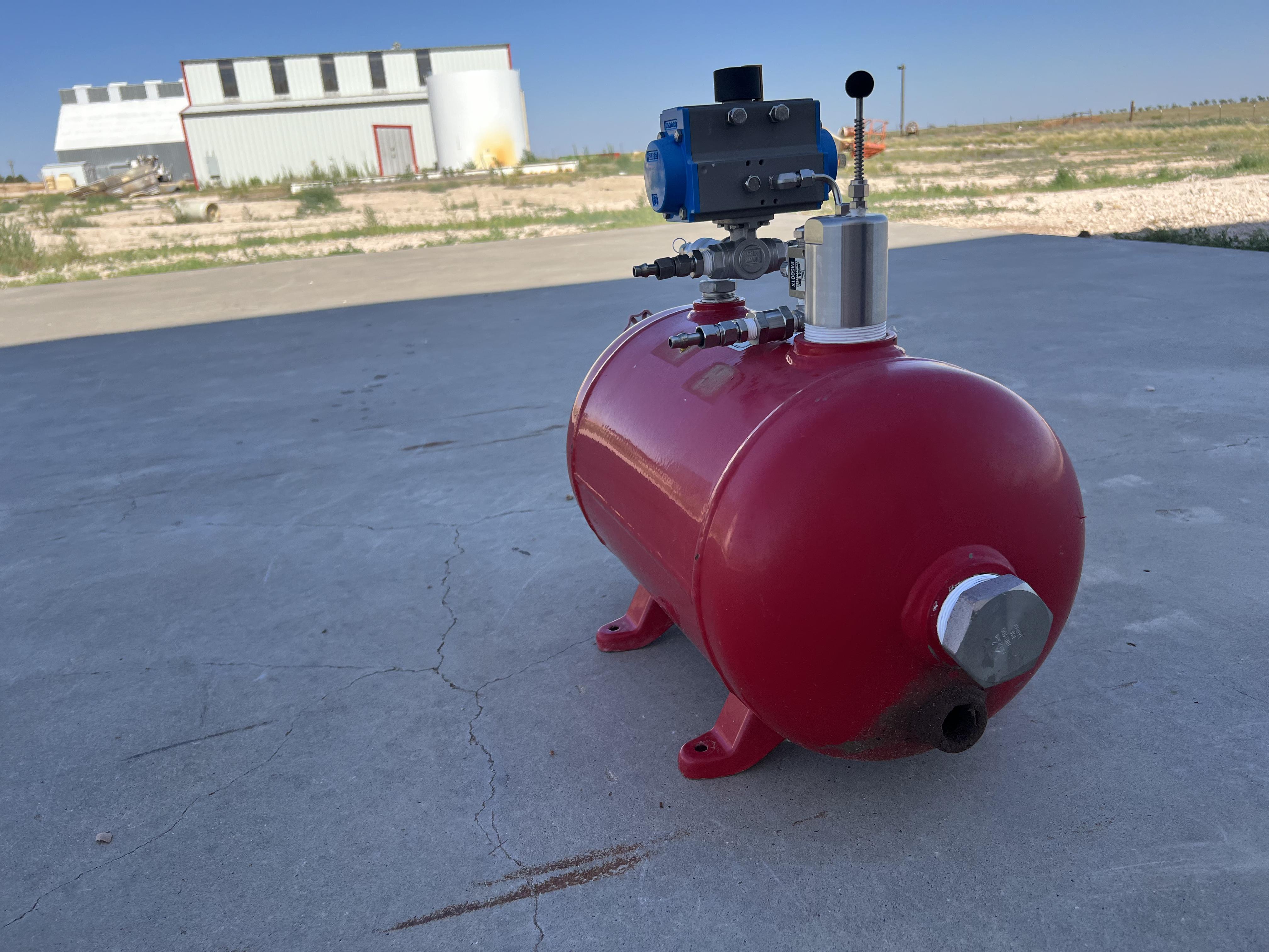 Used Blowcase, Horizontal, 8.9 gal, 200#