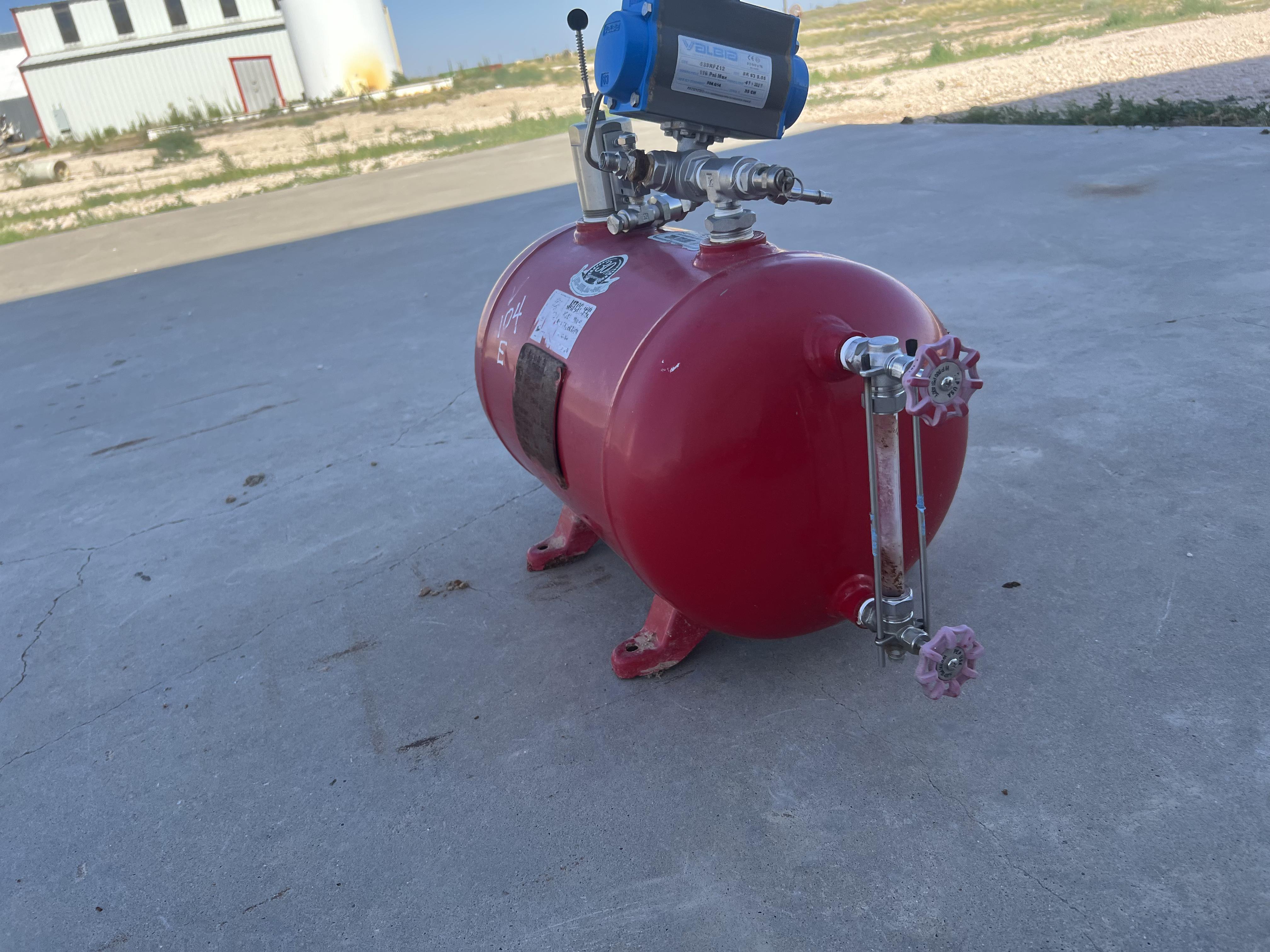 Used Blowcase, Horizontal, 8.9 gal, 200#