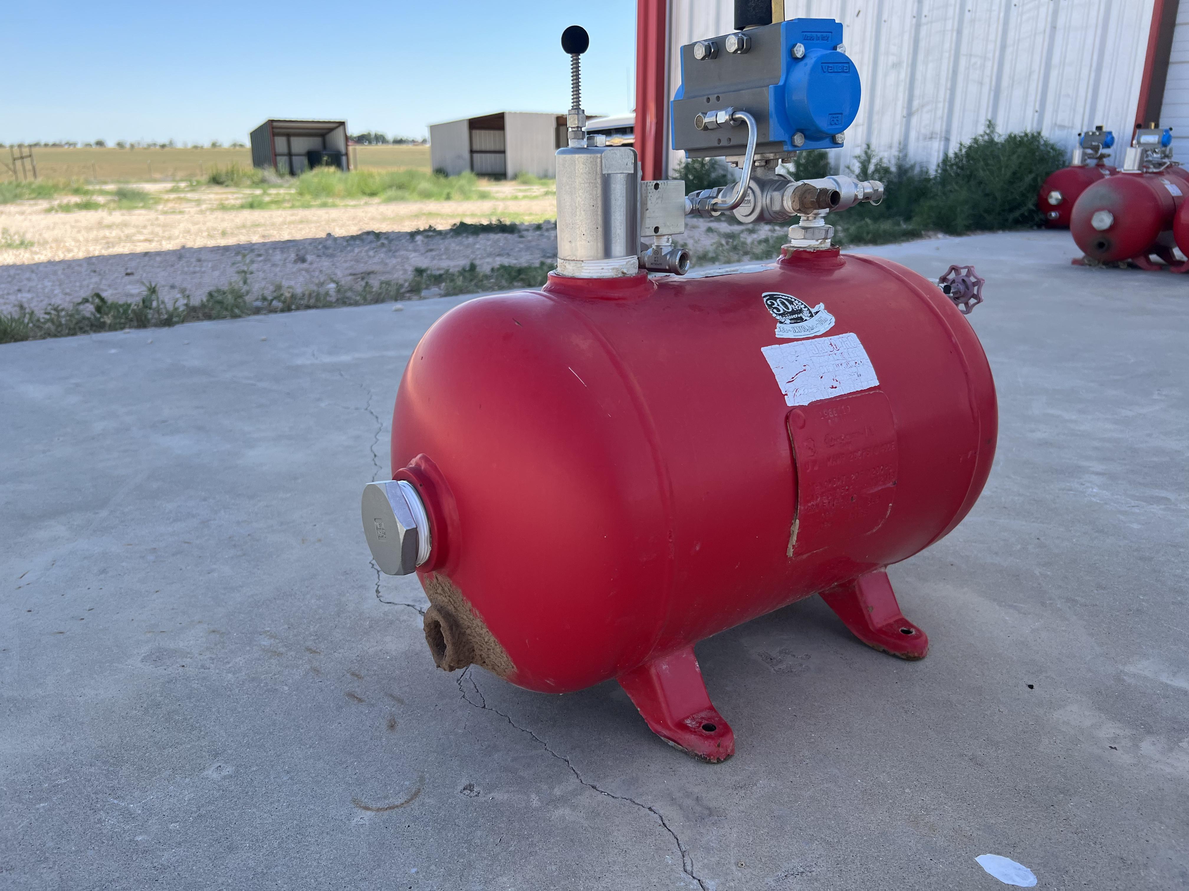 Used Blowcase, Horizontal, 8.9 gal, 200#