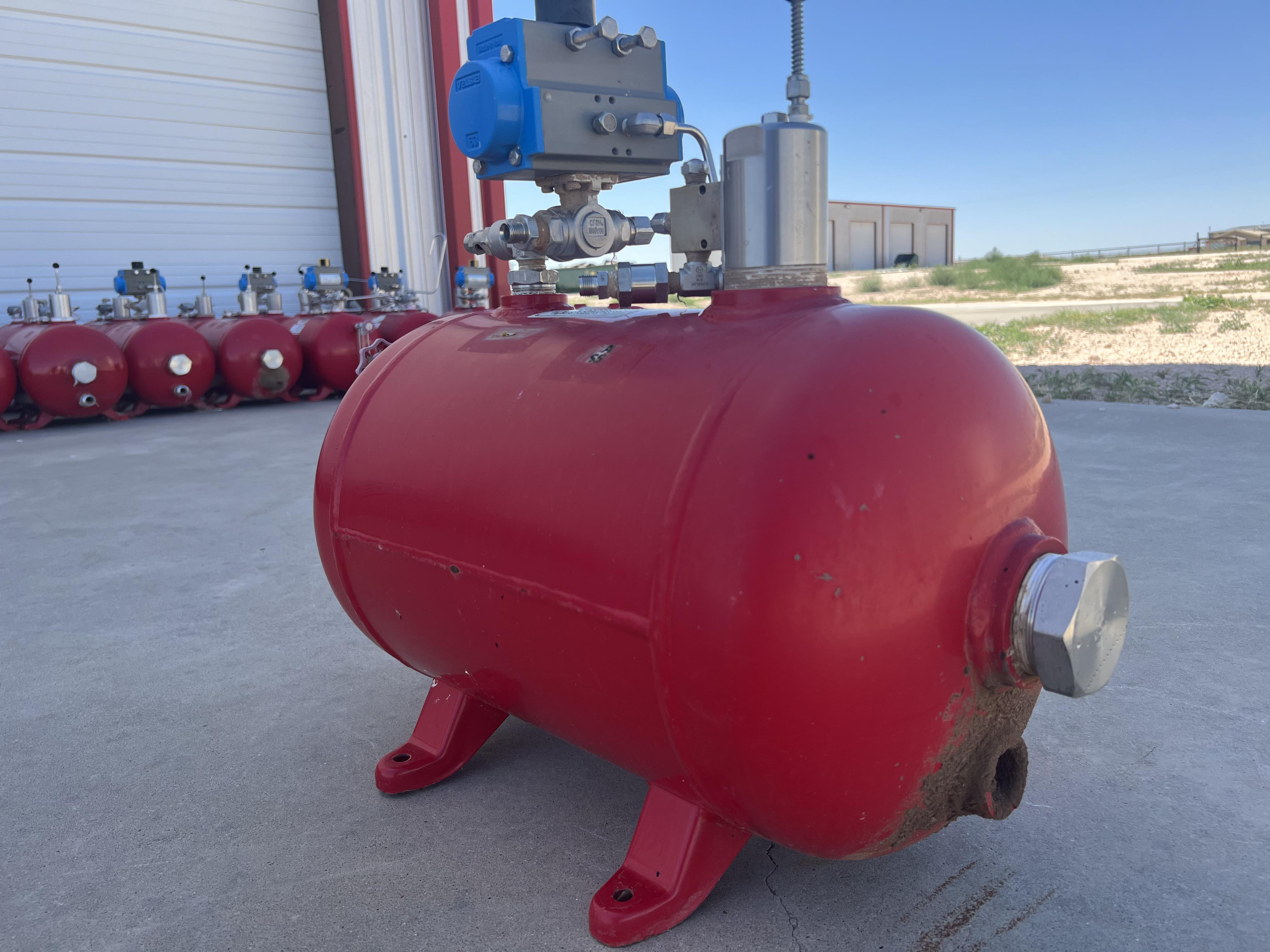 Used Blowcase, Horizontal, 8.9 gal, 200#