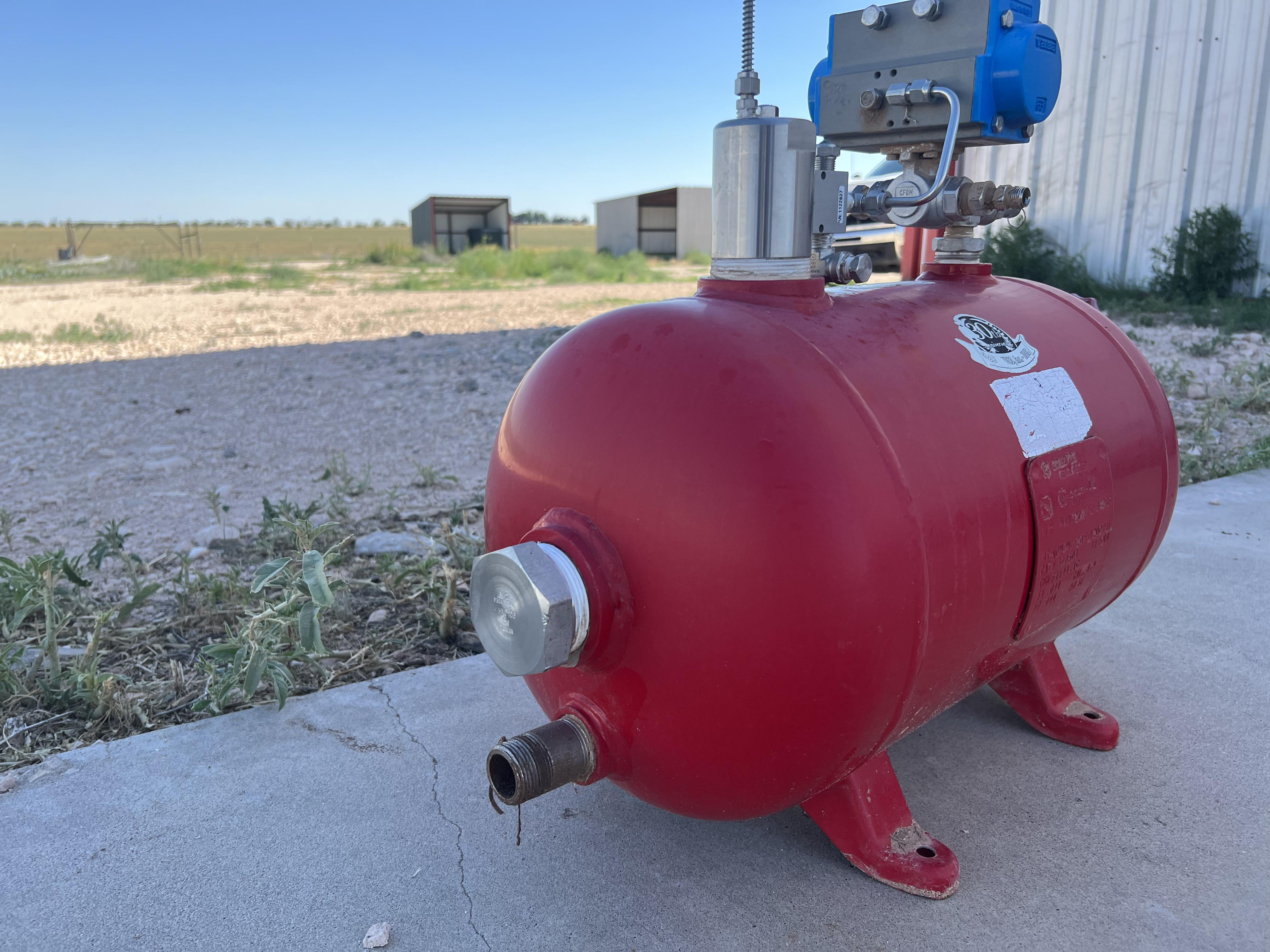Used Blowcase, Horizontal, 8.9 gal, 200#