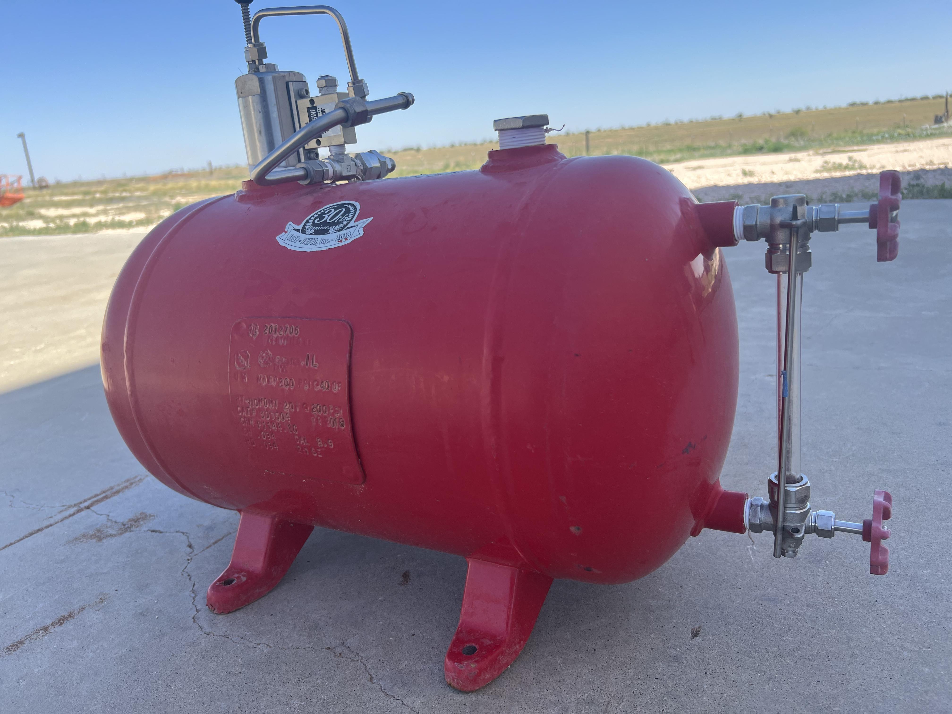 Used Blowcase, Horizontal, 8.9 gal, 200#