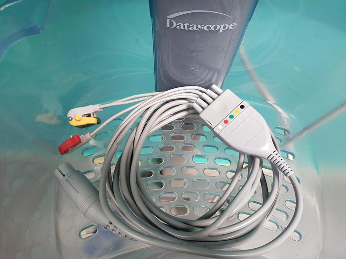 Gebraucht Datascope Trio Patientenmonitor auf Trolley mit Zubehör