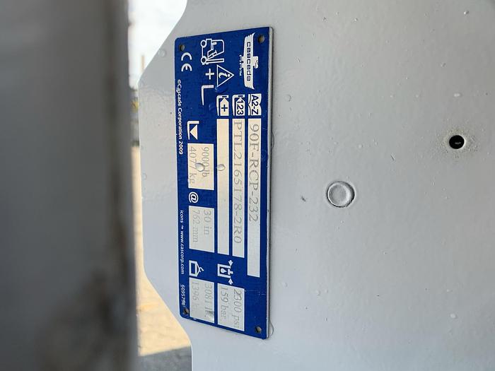 Used 13,500 POUND HYSTER FORKLIFT WITH CASCADE ROLL CLAMP