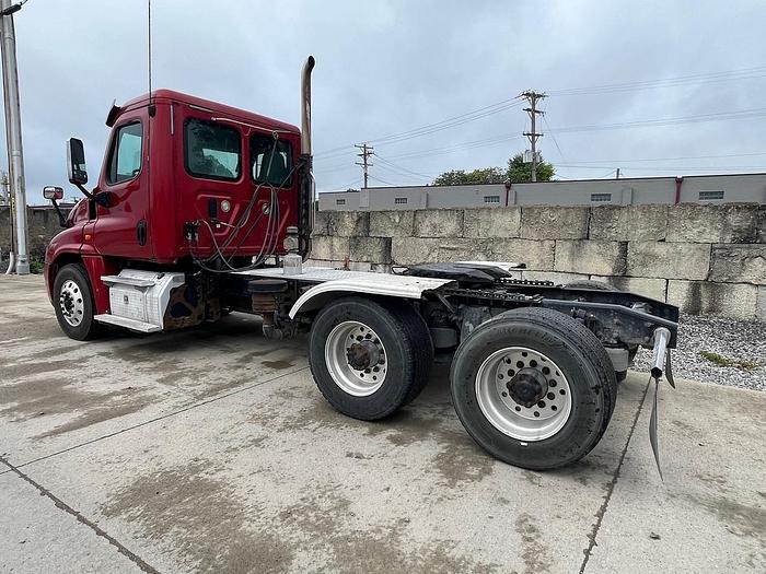 Used 2016 FREIGHTLINER Cascadia Day Cab