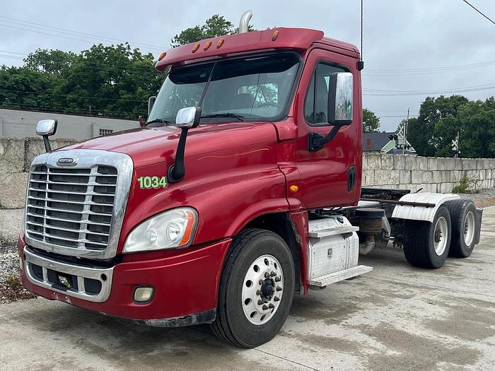Used 2016 FREIGHTLINER Cascadia Day Cab