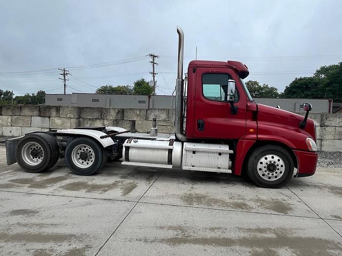 Used 2018 FREIGHTLINER Cascadia Day Cab for Sale at Ernst