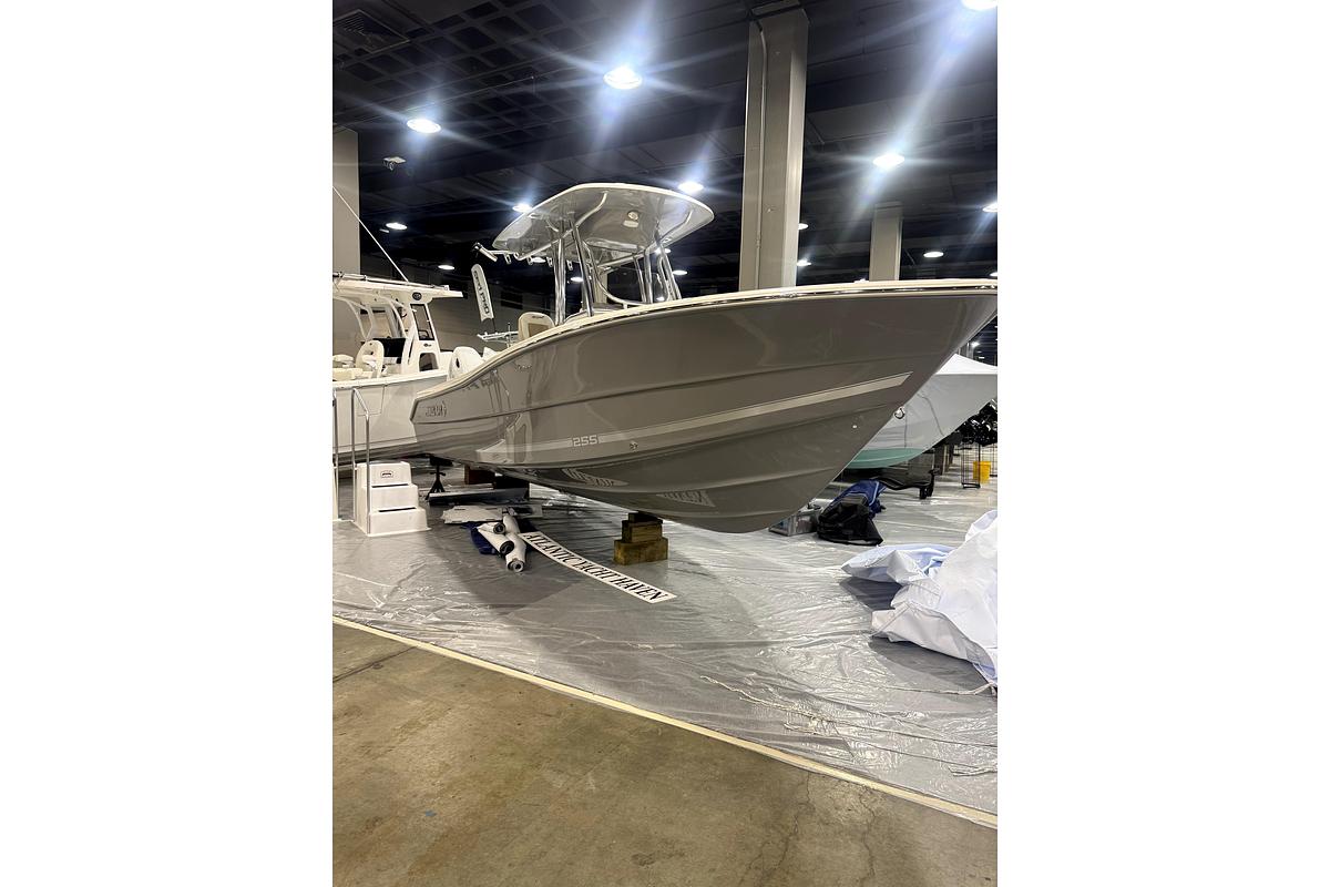 2026 Bulls Bay 255 Center Console