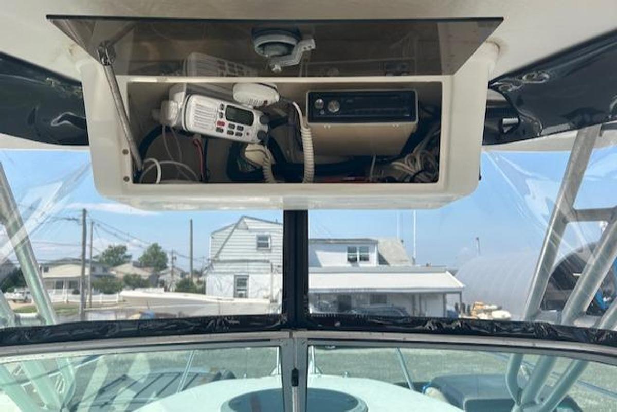 Used 2001 Seaswirl Striper 2601 Walkaround O/B