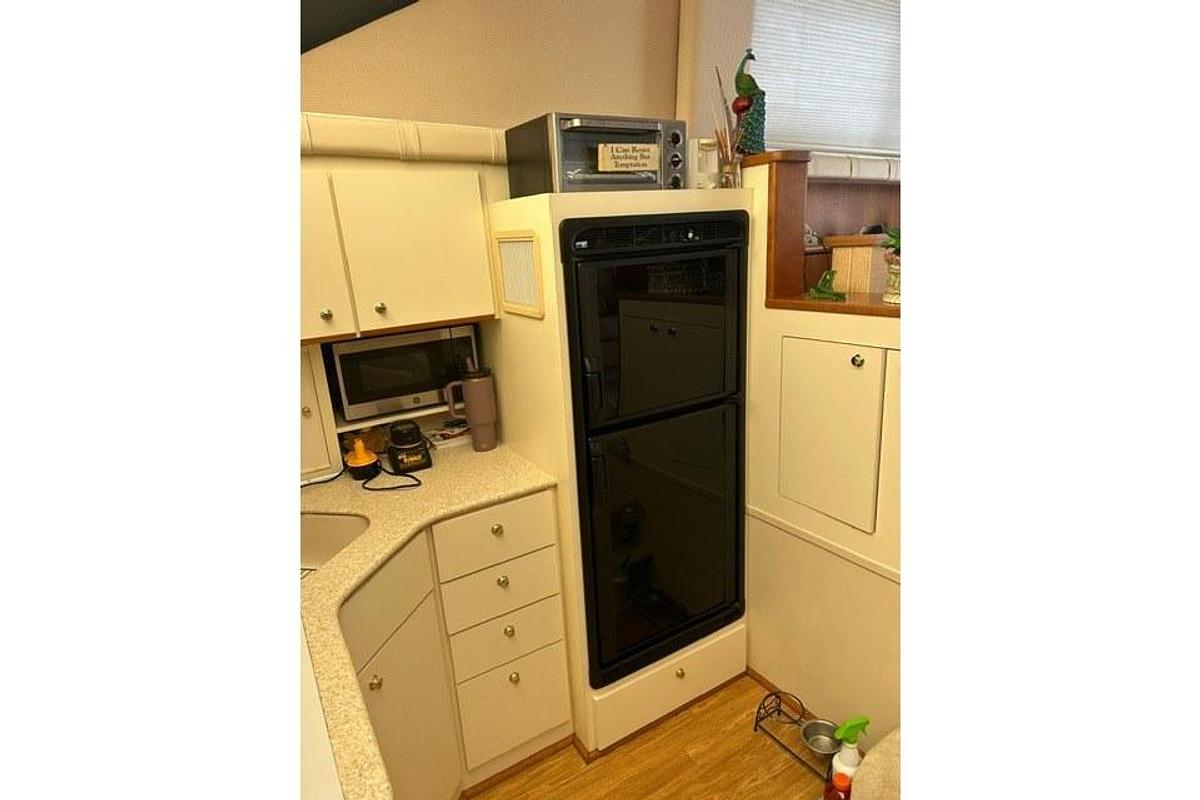 Used 1998 Silverton 37 Convertible
