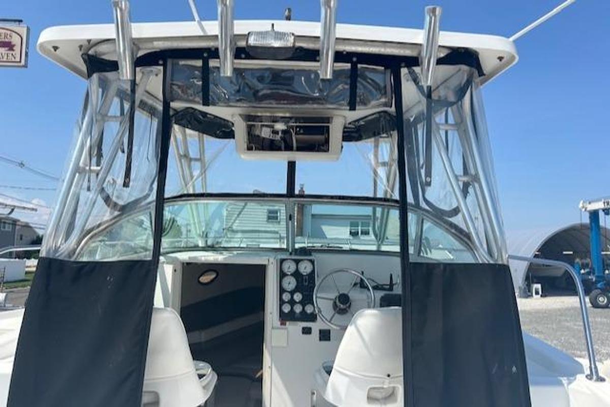 Used 2001 Seaswirl Striper 2601 Walkaround O/B