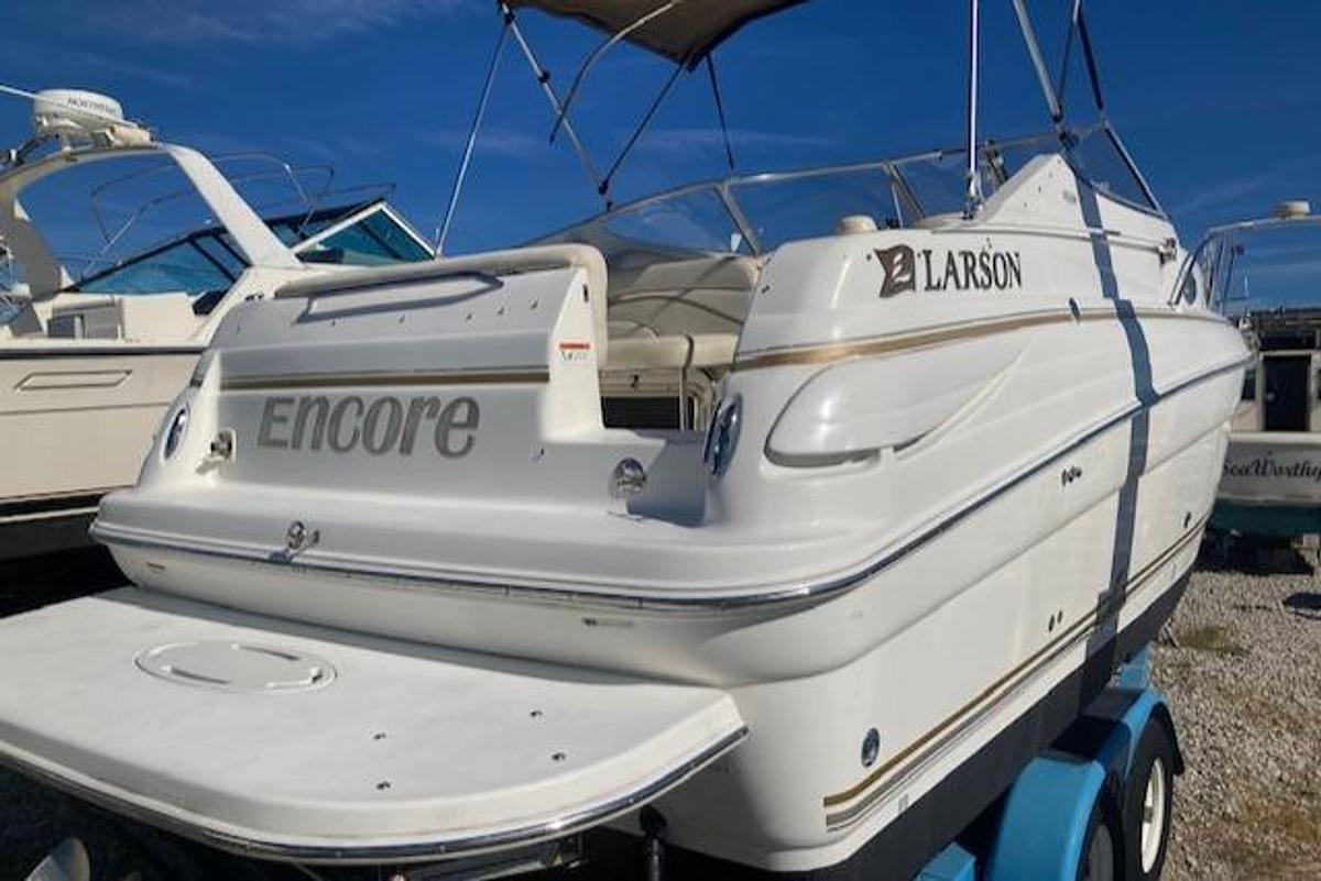 Used 2004 Larson Cabrio 240