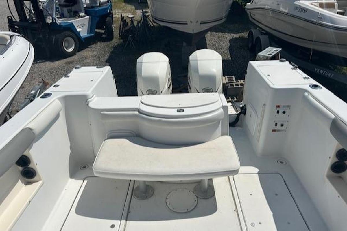 Used 2001 Seaswirl Striper 2601 Walkaround O/B