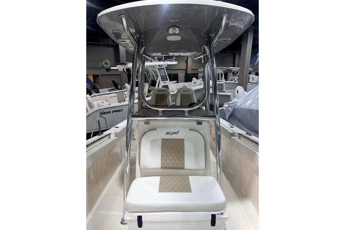 2026 Bulls Bay 255 Center Console