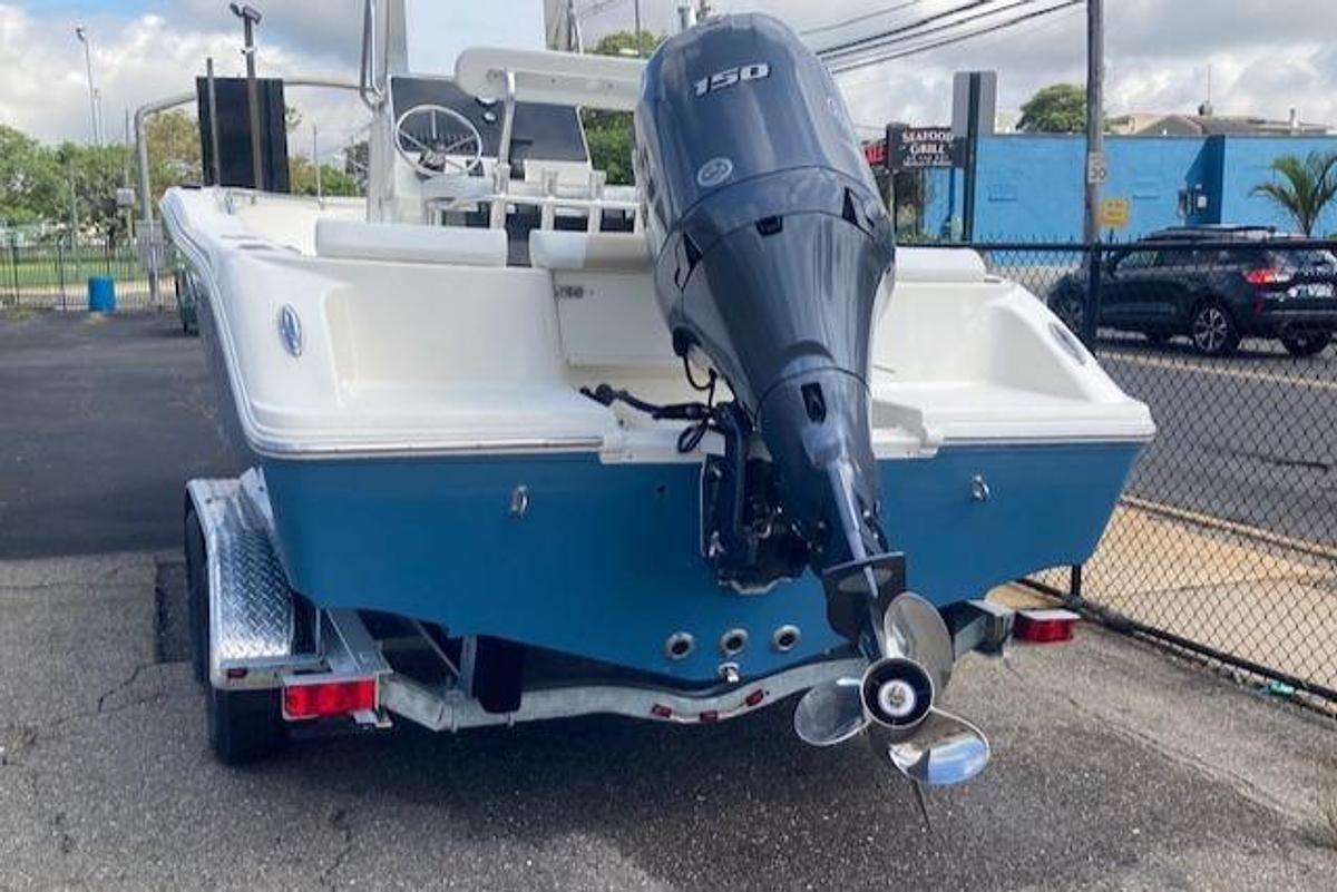 2023 Bulls Bay 200 Center Console
