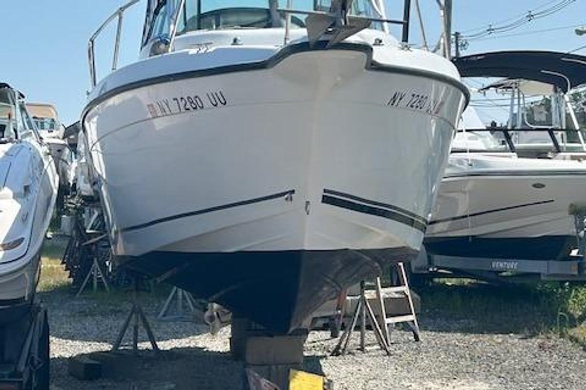 Used 2001 Seaswirl Striper 2601 Walkaround O/B