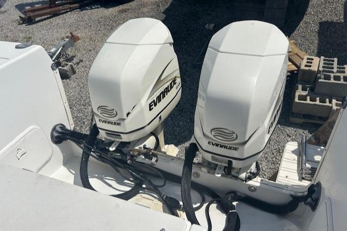 Used 2001 Seaswirl Striper 2601 Walkaround O/B