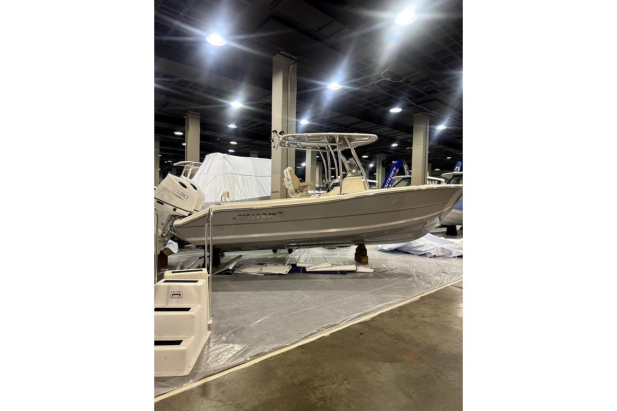 2026 Bulls Bay 255 Center Console