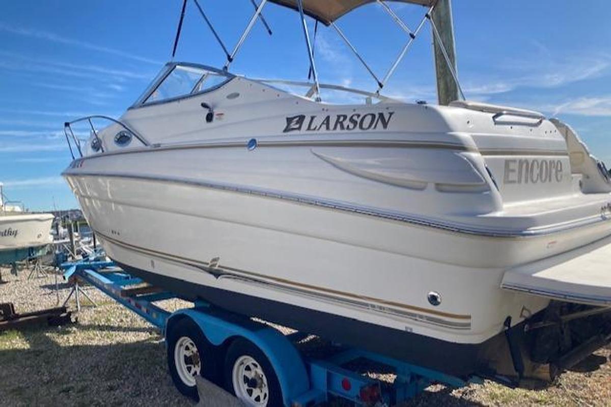 Used 2004 Larson Cabrio 240