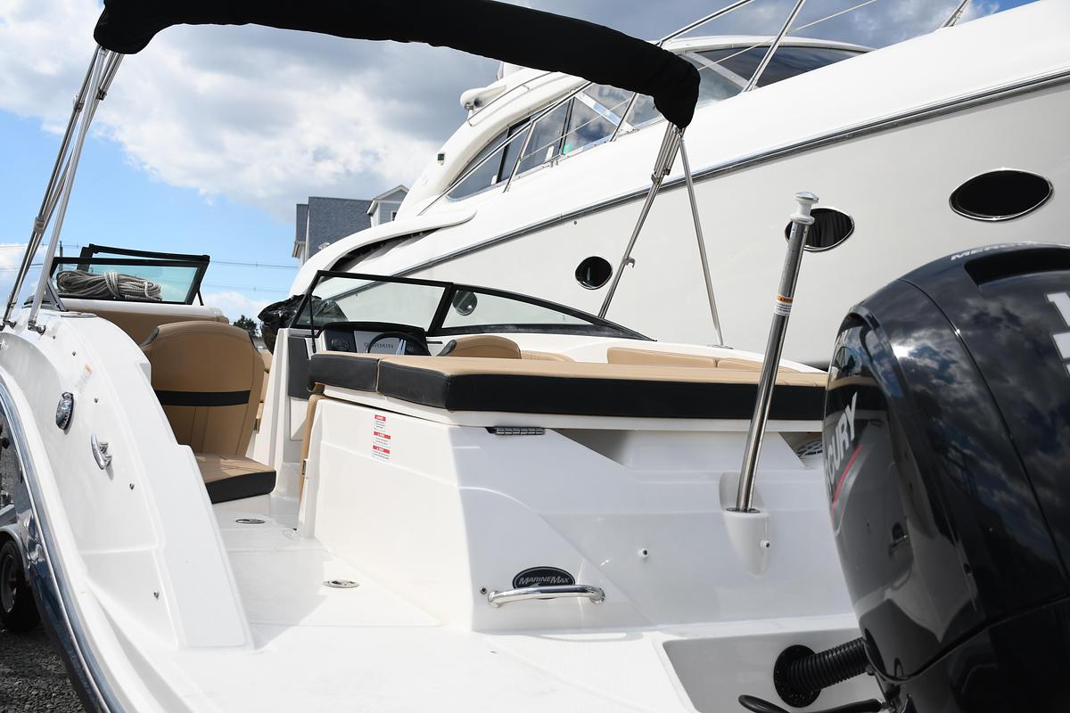 Used 2023 Sea Ray 230 SPX OB