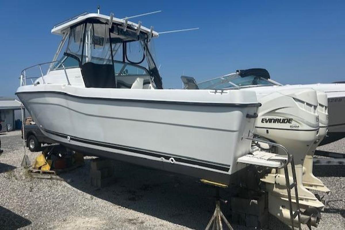 Used 2001 Seaswirl Striper 2601 Walkaround O/B