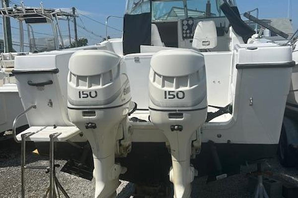 Used 2001 Seaswirl Striper 2601 Walkaround O/B