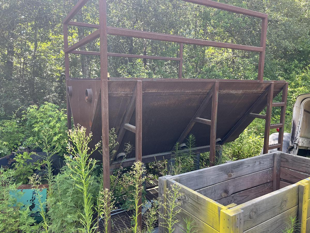 Used V bottom shaker tank
