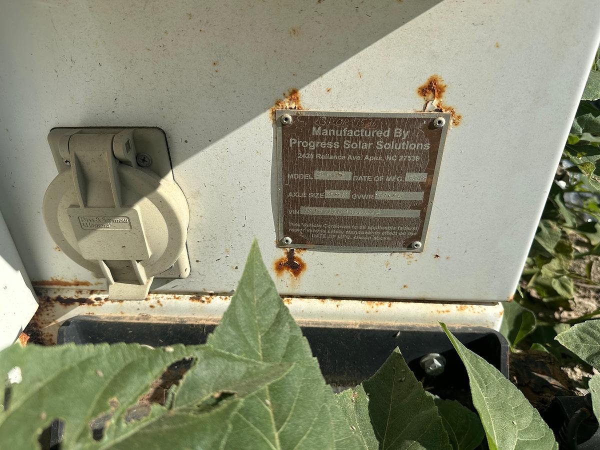 Used Solar Light Tower SLT600, Inoperable, Has Bad Tires