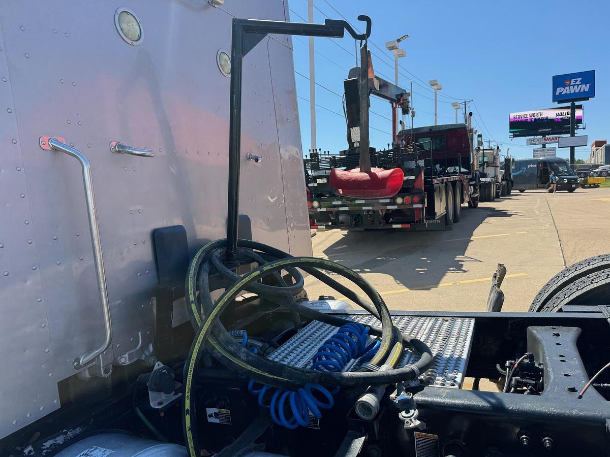 Used 2015 Peterbilt 579 6x4 Sleeper Truck Tractor