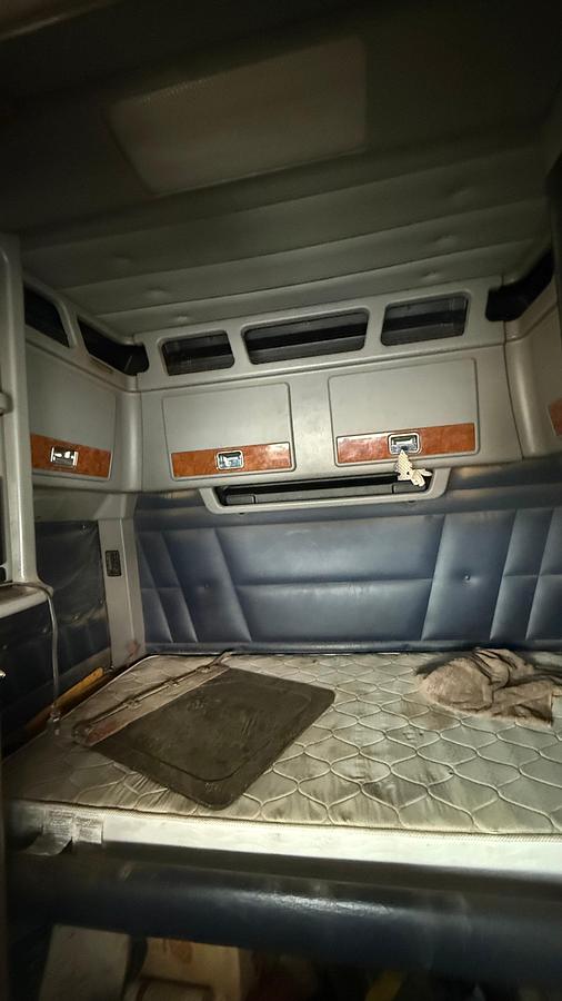 Used 2006 Peterbilt Slick Truck