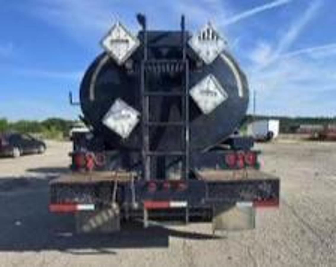 Used 2004 International 4400 SBA 4x2 Acid Truck