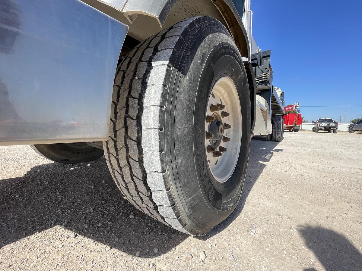 Used 2012 Peterbilt 367 Service Truck with National 900A Crane