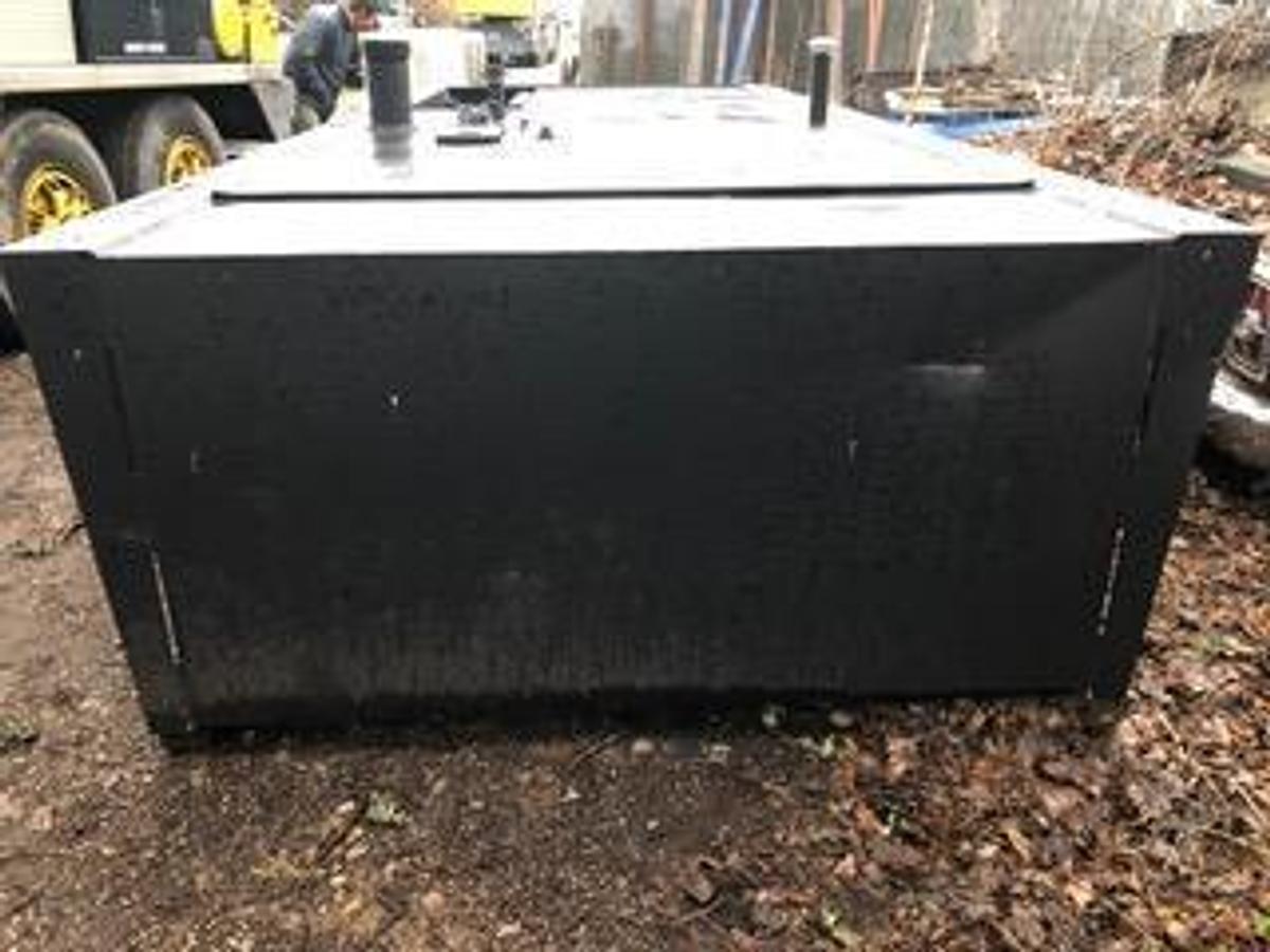 Used 2018 HennigFuel Tank - 1420 Gallons (Never Seen Fuel)