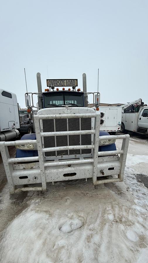 Used 2009 Peterbilt Winch Truck