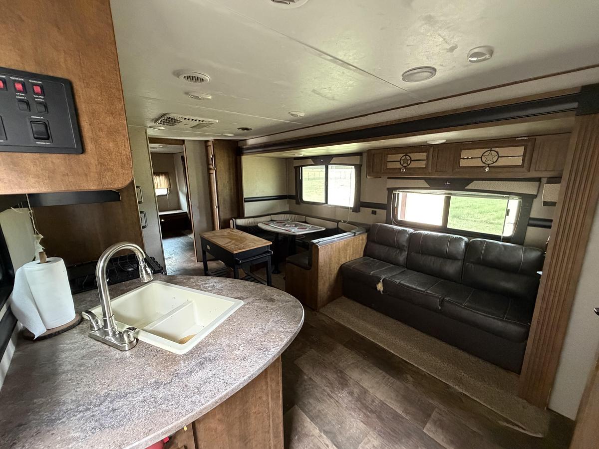Used 2018 Longhorn Crossroads Bumper Pull Travel Trailer Bunkhouse