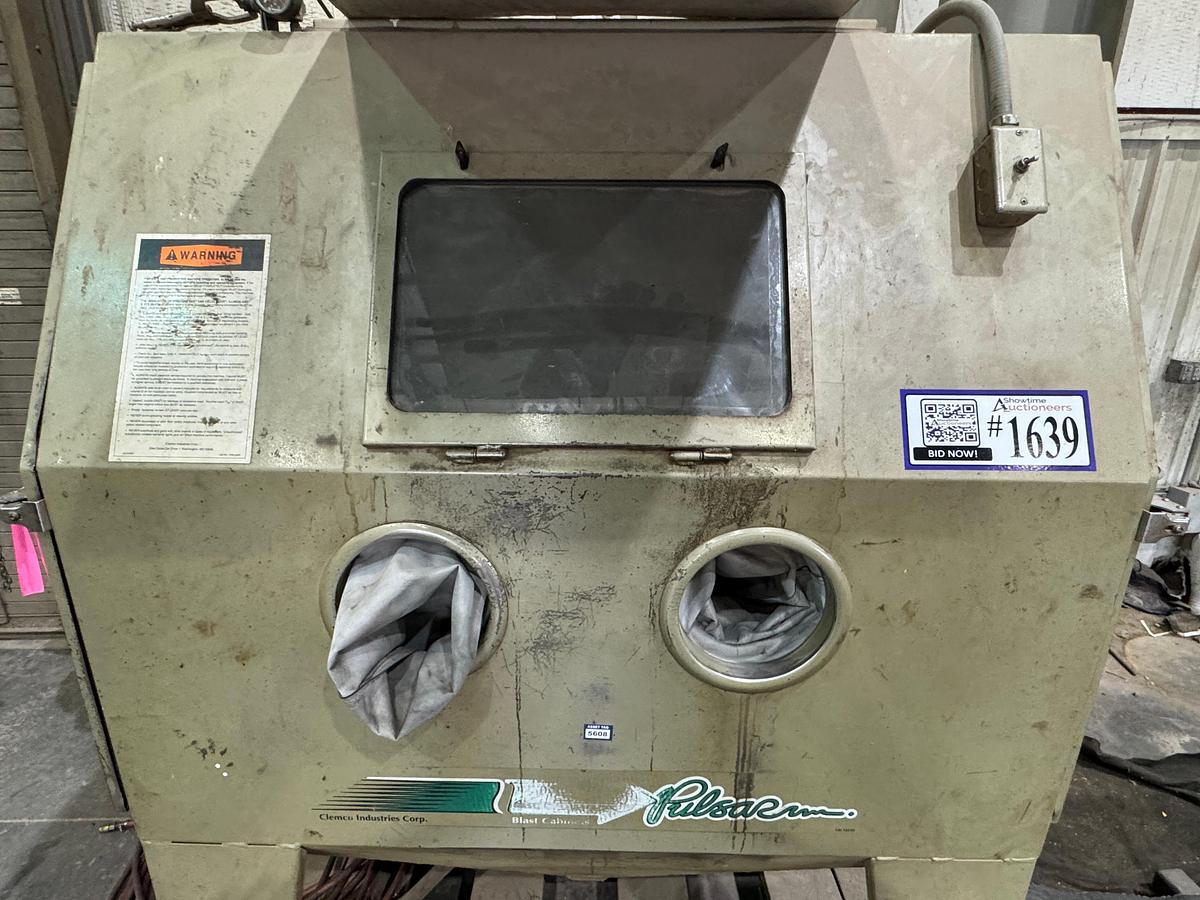 Used Clemco Sandblasting Cabinet